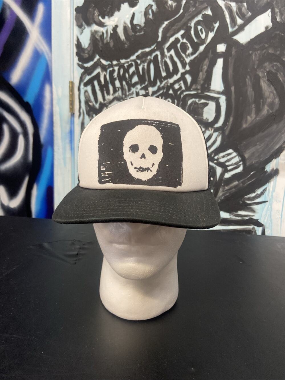 VTG BLACK SKULL FACE TRUCKER HAT